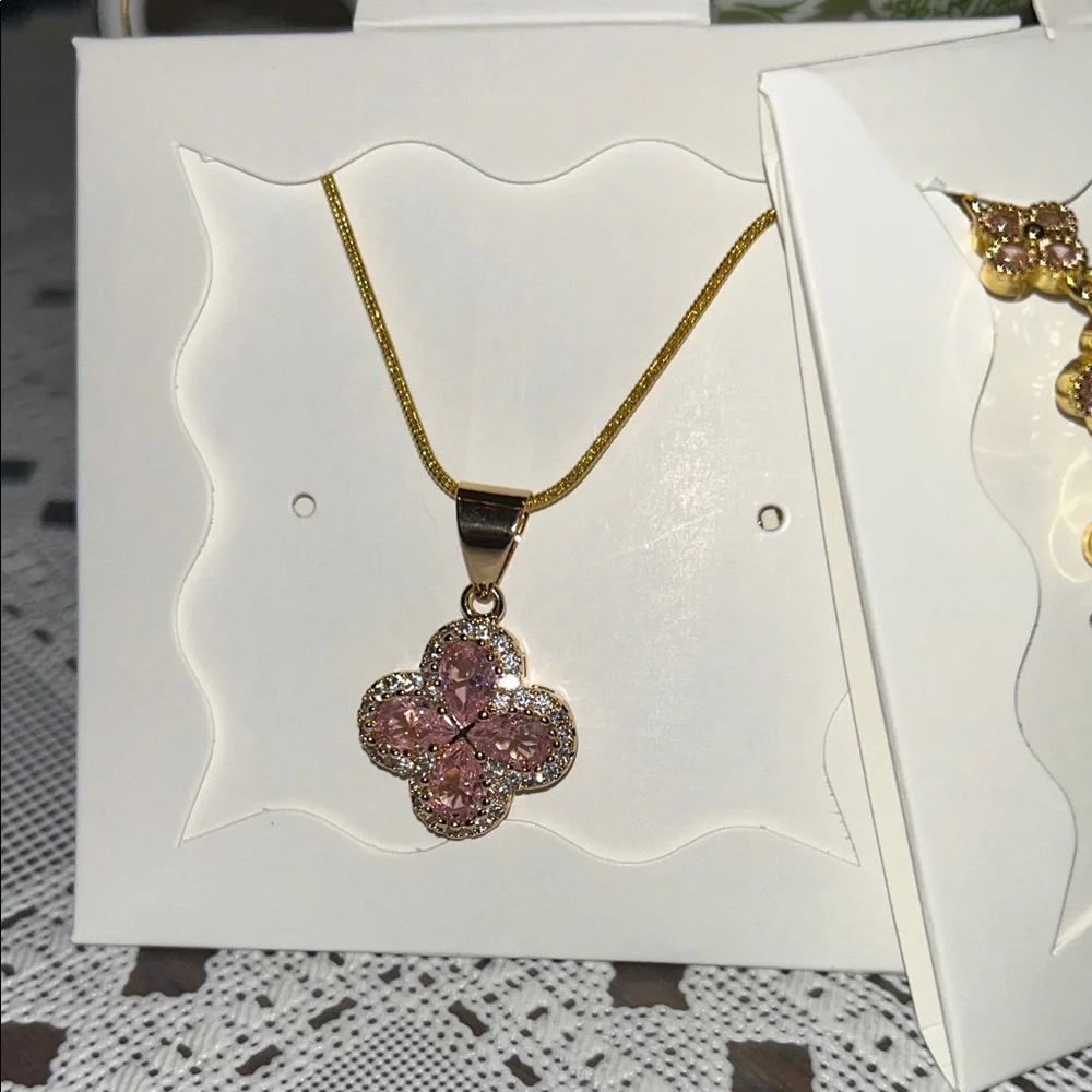 New Gold-Plated Pink Crystal Clover Necklace – Elegant Women's Jewelry - Picture 2 of 3
